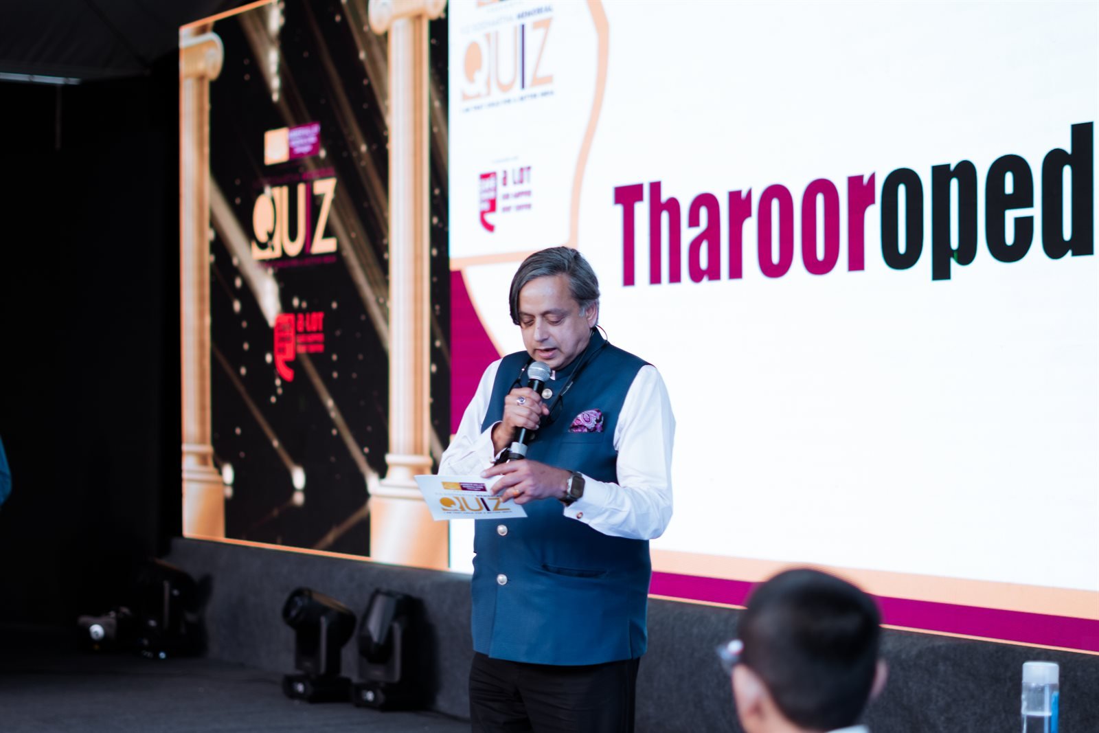 Dr. Shashi Tharoor hosting the Tharooropedia quiz round