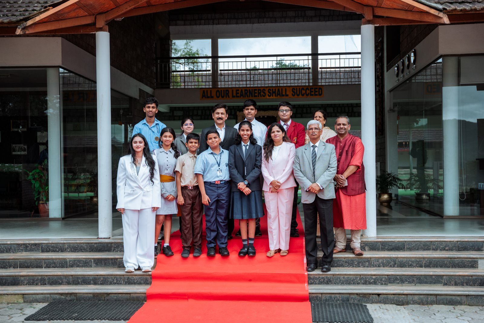 Quiz Host Rashmi Furtado, Quiz Master Pickbrain Giri and Student Finalists on Red Carpet